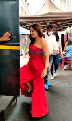 Photos: Kareena Kapoor Khan spotted at Mehboob Studios