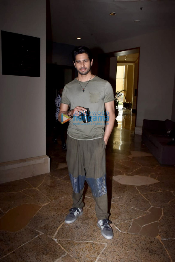 Photos: Sidharth Malhotra snapped promoting Shershaah