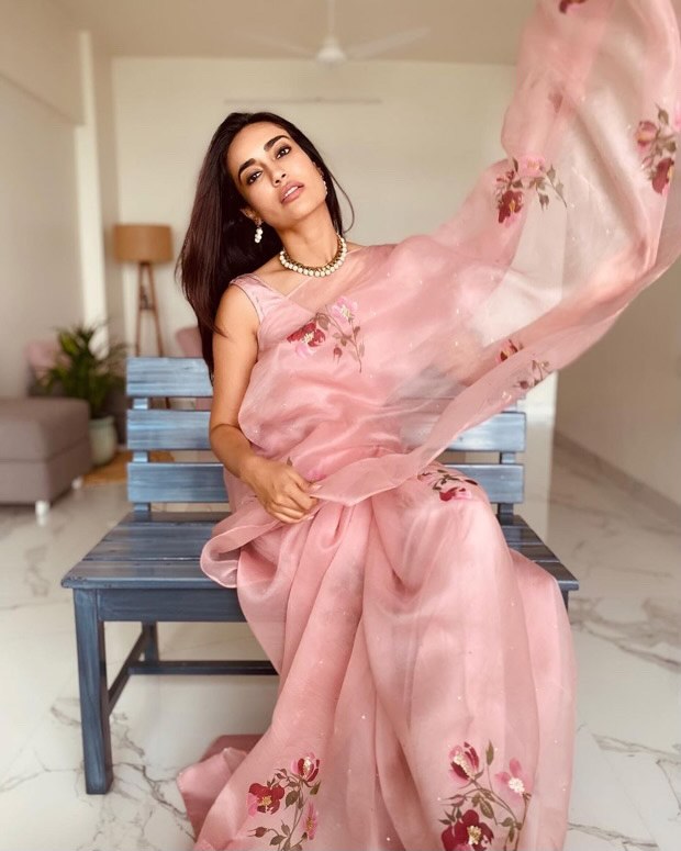 Qubool-Hai-actress-Surbhi-Jyoti-looks-elegant-in-powder-pink-hand-painted-organza-saree-worth-Rs-2.jpg