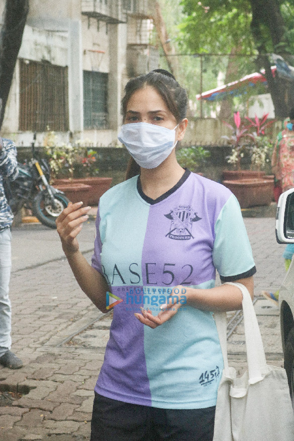 Photos: Kim Sharma spotted in Bandra