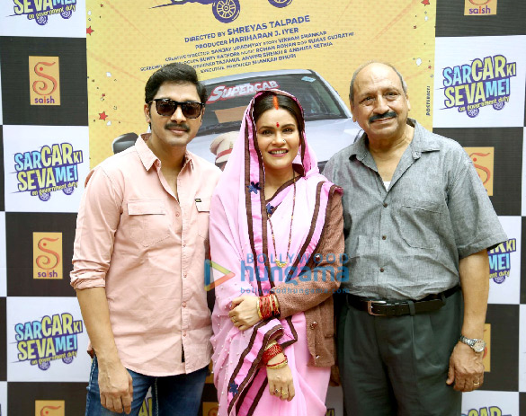 Photos: Shreyas Talpade snapped with the team of his film SarCAR Ki Seva Mei