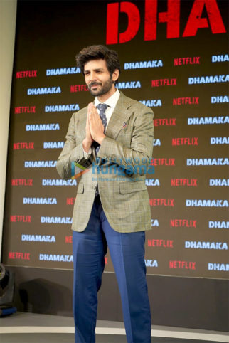 Photos: Kartik Aaryan, Mrunal Thakur and others snapped at the trailer launch of Dhamaka