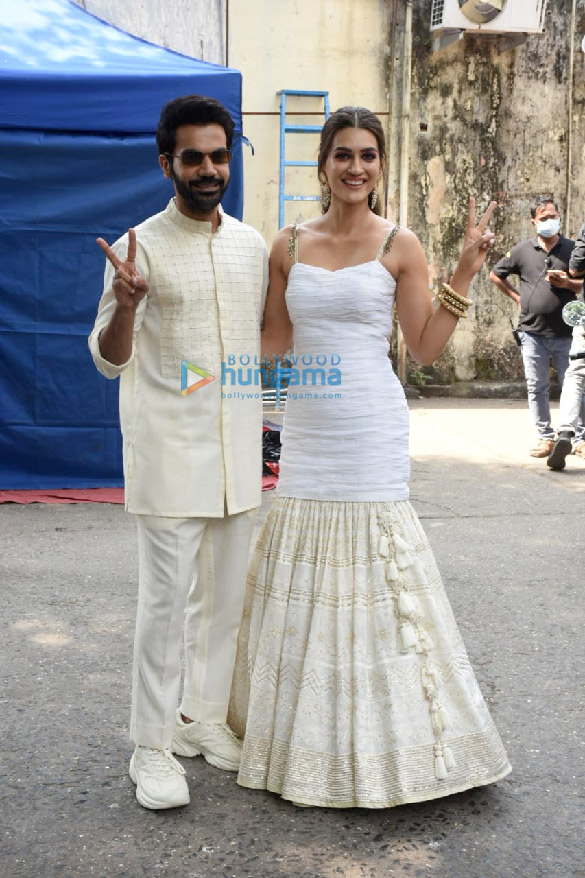 Photos: Rajkummar Rao and Kriti Sanon spotted promoting their film Hum Do Hamare Do Photos: Rajkummar Rao and Kriti Sanon spotted promoting their film Hum Do Hamare Do