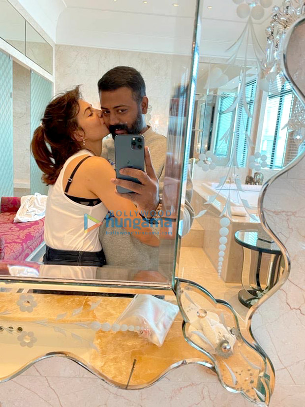 EXCLUSIVE: Jacqueline Fernandez kisses Sukesh Chandrasekhar in this mirror selfie