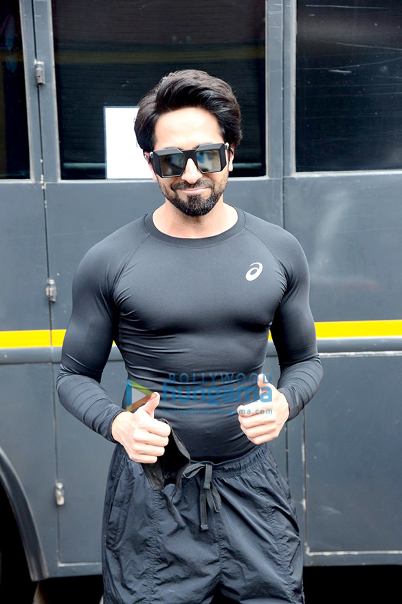 Photos: Ayushmann Khurrana snapped in Juhu for Chandigarh Kare Aashiqui promotions Photos: Ayushmann Khurrana snapped in Juhu for Chandigarh Kare Aashiqui promotions