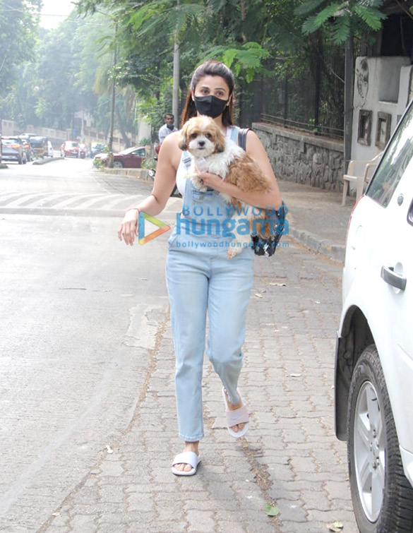 Photos: Daisy Shah snapped at Hakim’s Aalim salon in Khar