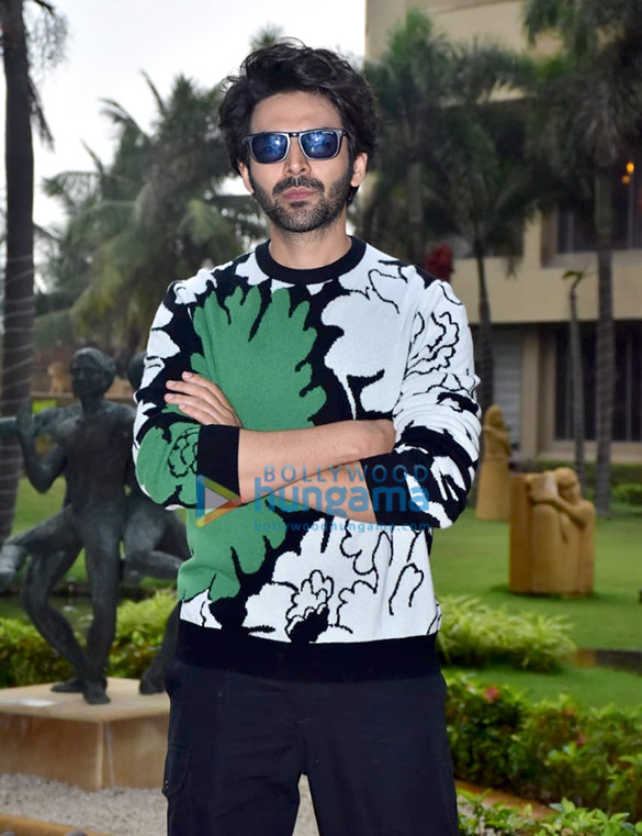 Photos: Kartik Aaryan snapped promoting his film Dhamaka