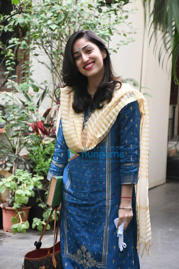 Photos: Yami Gautam Dhar spotted at a salon Photos: Yami Gautam Dhar spotted at a salon