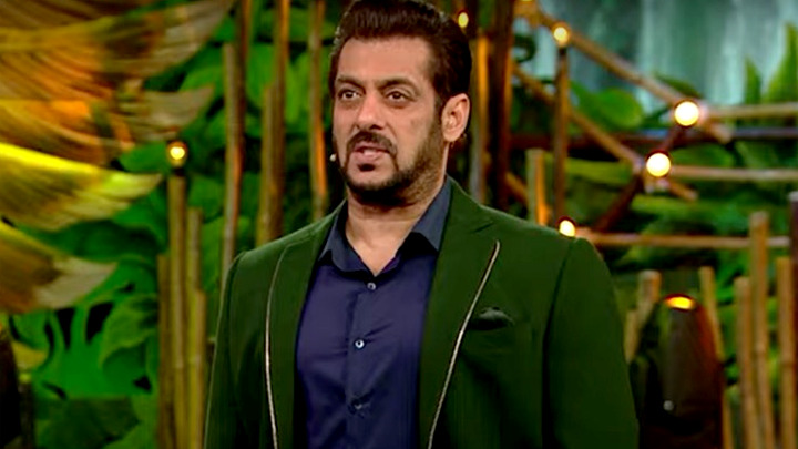 Salman Khan: “Aap Log Pehle bhi Clueless the, Abhi bhi ho…” | Bigg Boss 15 Promo