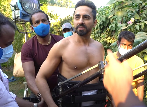 Ayushmann Khurrana  carried a heavy camera rig on his bare body for the song 'Kheench Te Naach' from Chandigarh Kare Aashiqui