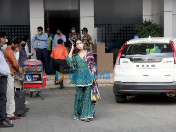 Photos: Alia Bhatt, Sara Ali Khan and Akshay Kumar snapped at Kalina airport