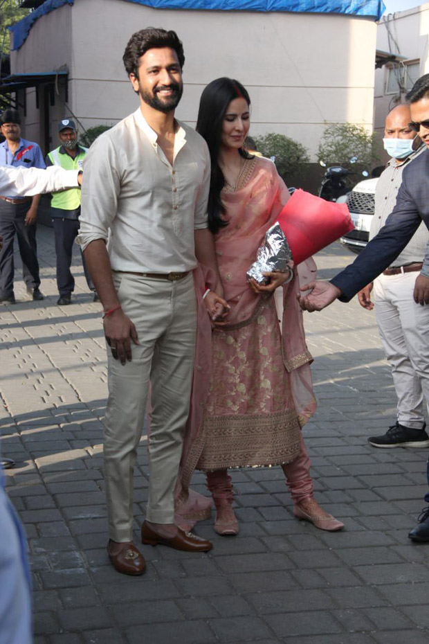 Katrina Kaif and Vicky Kaushal return to Mumbai after their wedding; couple pose for the paparazzi on arrival