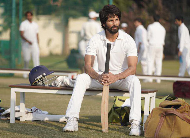 Shahid Kapoor reduces his fees from Rs. 31 cr. to keep Jersey in race for a theatrical release - convinces producers not to opt for OTT