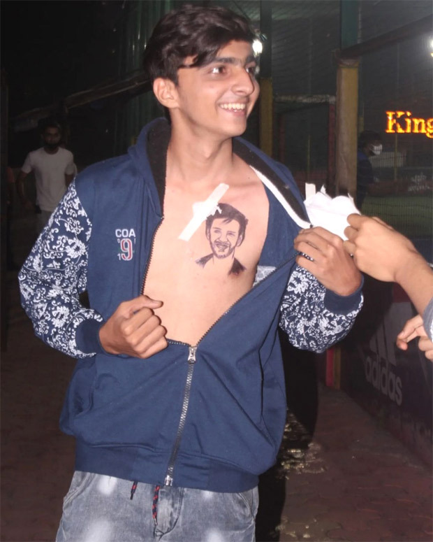 Fan gets Kartik Aaryan’s face tattooed on his chest; actor reacts