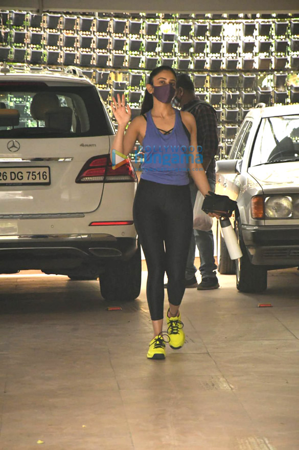 Photos: Rakul Preet Singh spotted in Bandra Photos: Rakul Preet Singh spotted in Bandra