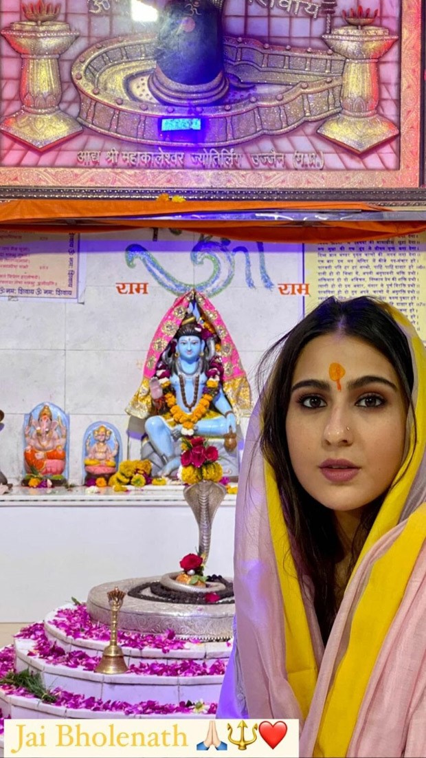 Sara Ali Khan and Amrita Singh seek blessings at the Khajrana Ganesh Temple in Indore