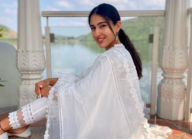 Sara Ali Khan bonds with THIS director over food, sends pictures from Indore