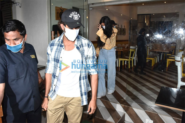 Hrithik Roshan and his rumoured girlfriend Saba Azad go on dinner date post Rocket Boys launch; actress hides face from paparazzi 