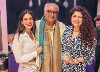 Boney Kapoor poses for a picture-perfect moment with daughters Anshula and Khushi Kapoor; gets photobombed by Anil Kapoor