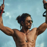 “Pathaan ko kaise rokoge”- says Shah Rukh Khan as he flaunts his abs in a picture from the sets of Pathaan