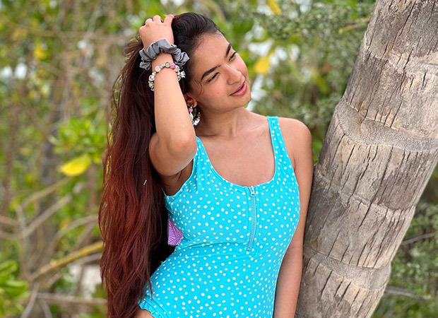 Anushka Sen sizzles in a hot blue monokini from her Maldives vacation : Bollywood News - Vimarsana News