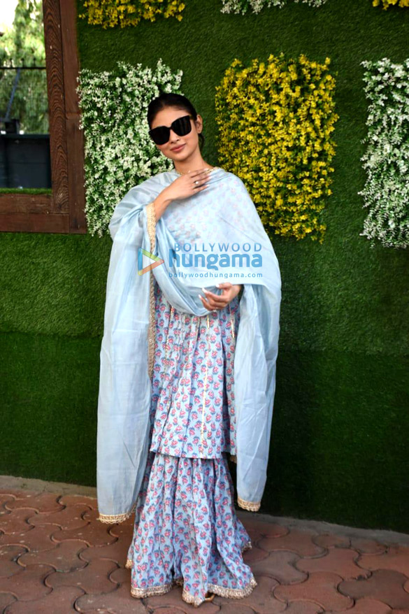 Photos: Mouni Roy snapped at Super Star Hall Photos: Mouni Roy snapped at Super Star Hall