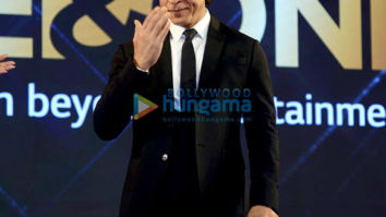Photos: Shah Rukh Khan snapped in Delhi at a promotional event