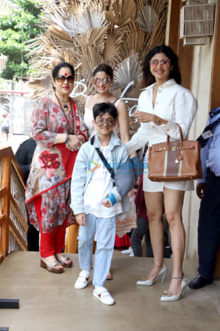 Photos: Shilpa Shetty, Shamita Shetty snapped with their mother at Bastian in Worli