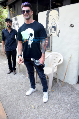 Photos: Karan Singh Grover spotted at salon in Bandra