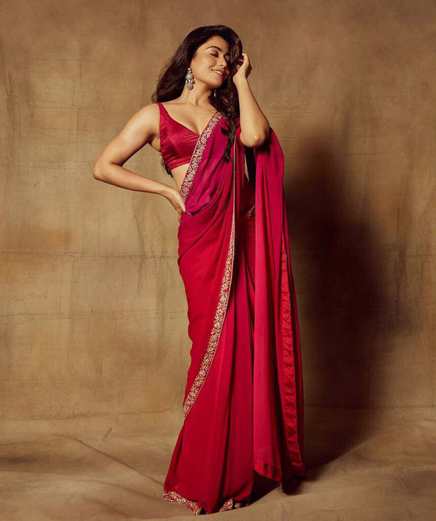 Rashmika Mandanna is a desi girl in a beautiful dual toned pink saree, poses in latest photo-shoot