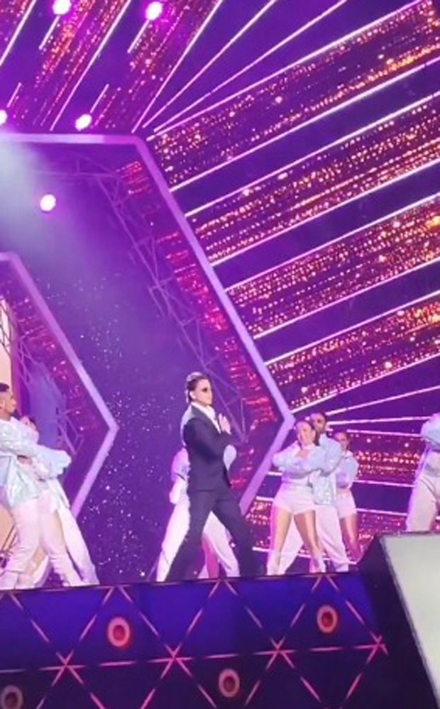 Shah Rukh Khan makes first stage appearance with Umang 2022, performs on 'I am the Best' song, watch video 