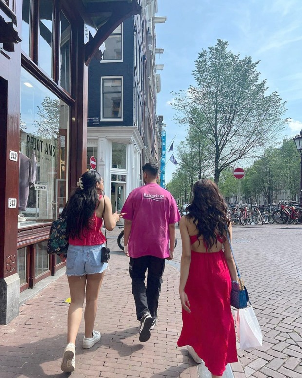 Nysa Devgn hangs out with Bawaal stars Varun Dhawan and Janhvi Kapoor in Amsterdam, see photos