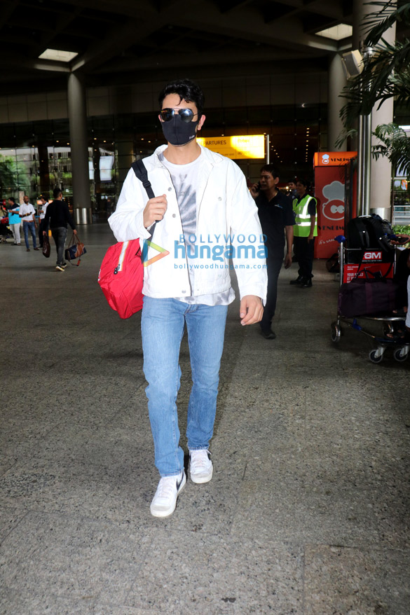 Photos Abhishek Bachchan, Aishwarya Rai Bachchan, Aaradhya Bachchan and others snapped at the airport (3)