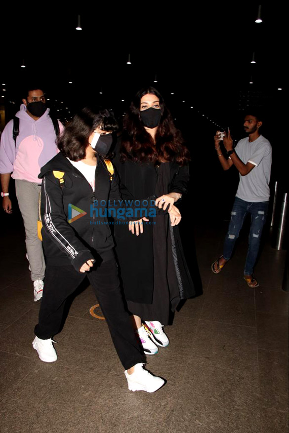 Photos: Abhishek Bachchan, Aishwarya Rai Bachchan, Aaradhya Bachchan and others snapped at the airport