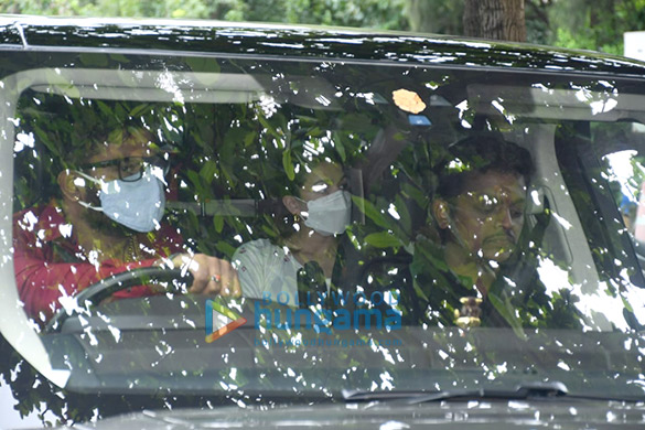 Photos: Alia Bhatt spotted outside Taj Lands End in Bandra Photos: Alia Bhatt spotted outside Taj Lands End in Bandra