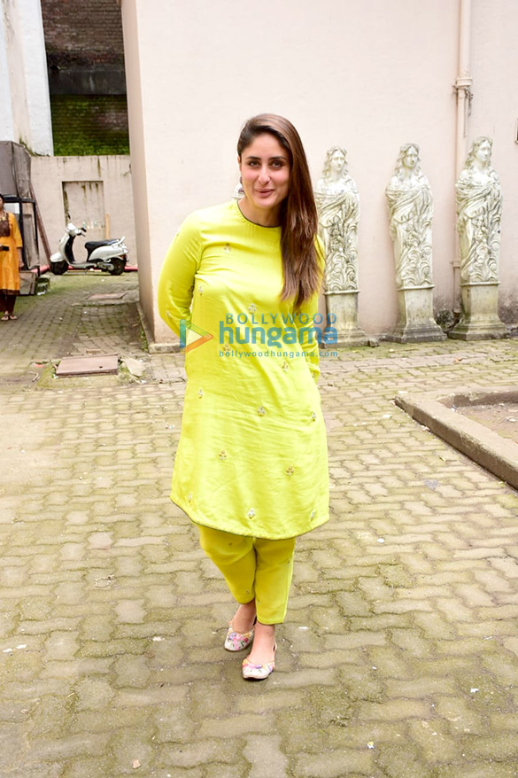 Photos: Kareena Kapoor Khan spotted at Mehboob Studio in Bandra Photos: Kareena Kapoor Khan spotted at Mehboob Studio in Bandra