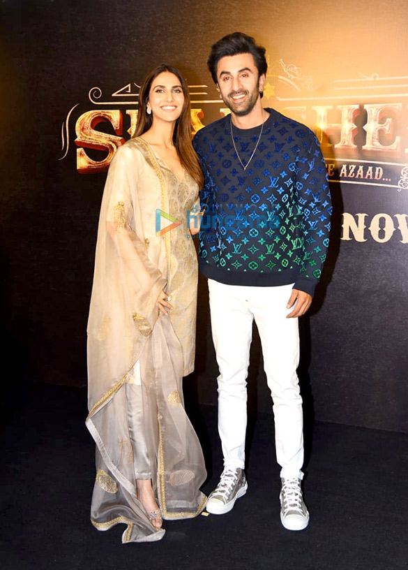 Photos: Ranbir Kapoor, Vaani Kapoor and Karan Malhotra spends time with fans on Shamshera release day Photos: Ranbir Kapoor, Vaani Kapoor and Karan Malhotra spends time with fans on Shamshera release day