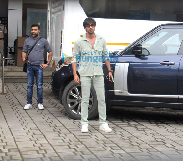 Photos: Ranbir Kapoor and Vaani Kapoor spotted at Kalina airport Photos: Ranbir Kapoor and Vaani Kapoor spotted at Kalina airport