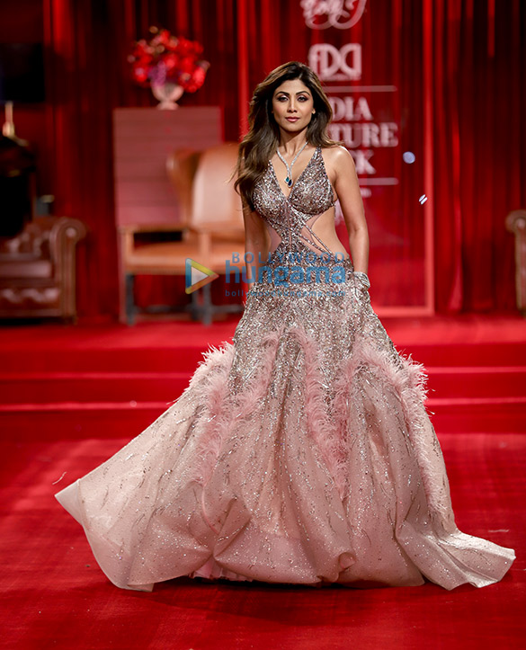 Photos Shilpa Shetty walks the ramp for fashion designers Dolly J at the India Couture Week in New Delhi (6)