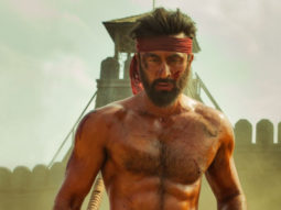 Ranbir Kapoor flaunts six pack abs in Shamshera; Karan Malhotra says the actor ‘has worked very hard to own up to the roles’