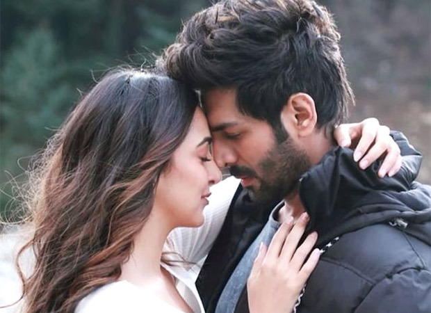 Kartik Aaryan surprises Kiara Advani on her birthday and announces the new name of her upcoming love story