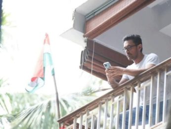 Laal Singh Chaddha star Aamir Khan joins the ‘Har Ghar Tiranga’ campaign; hoists the India tricolour at his residence