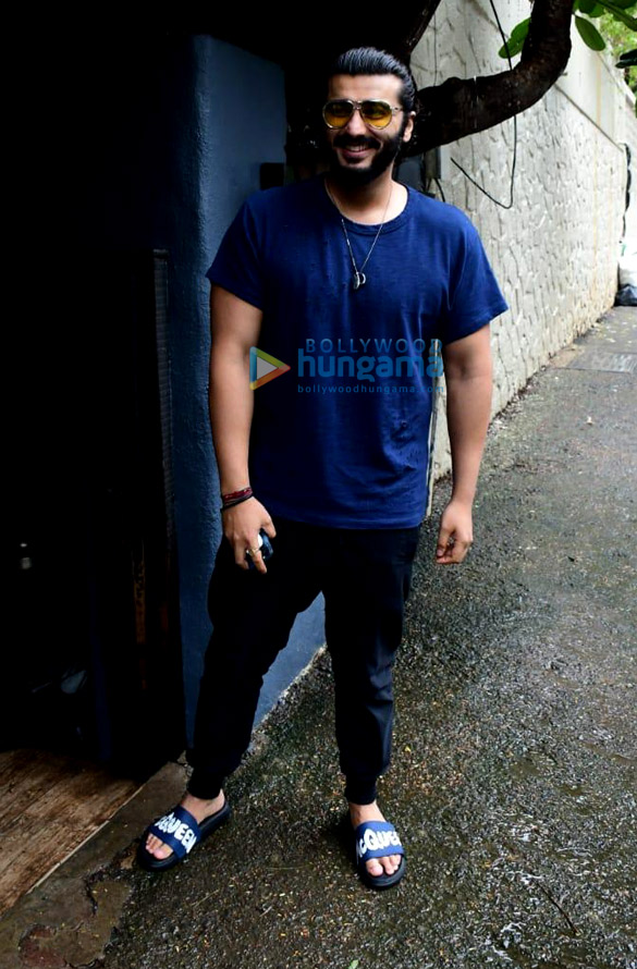 Photos: Arjun Kapoor spotted at a salon in Khar