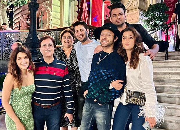 Kriti Sanon takes a vacation with family to celebrate her dream come true of winning the Best Actress award