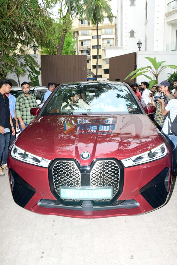 Riteish Deshmukh, Genelia D'Souza buy BMW electric car worth a whopping Rs.  1.4 crore on Ganesh Chaturthi, see photos  