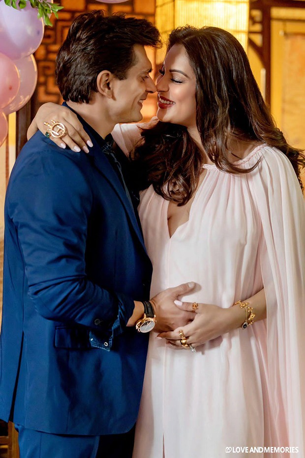 https://www.bollywoodhungama.com/news/features/inside-parents-bipasha-basu-karan-singh-grovers-bengali-baby-shower-watch-video/