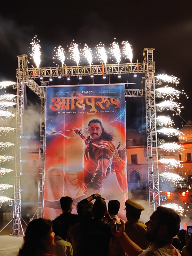 Adipurush Ayodhya Event: Poster Of Prabhas Star Emerges From Sarayu River;  TOUCHES the audience