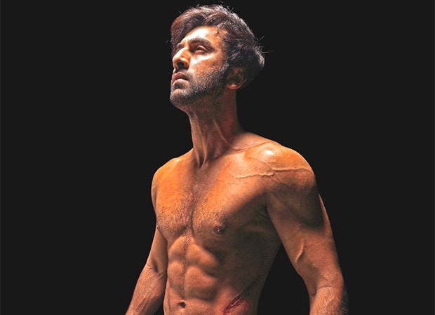 Brahmastra star Ranbir Kapoor posing shirtless in unseen pics will make your heart skip a beat; see pics : Bollywood News - Vimarsana News